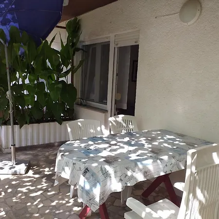 Levak - Apt. 2 *